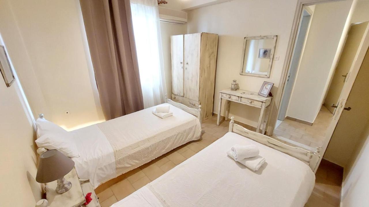 Lourantos Studios & Apartments バティ エクステリア 写真