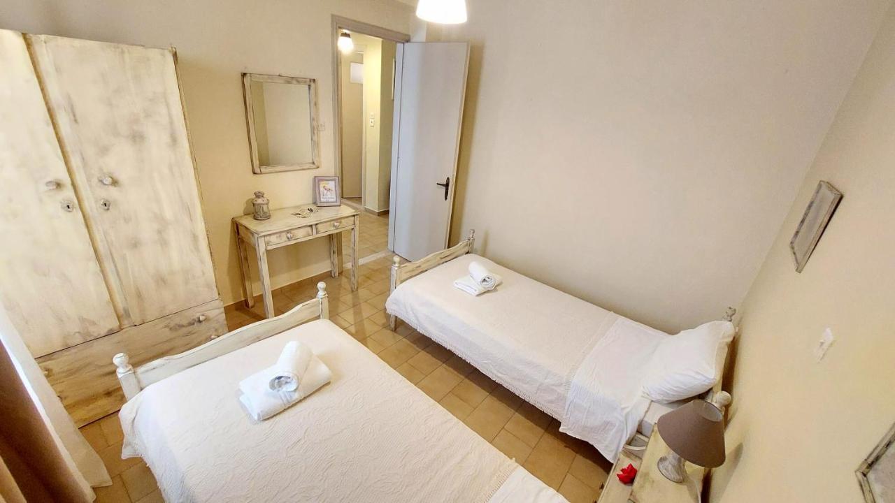 Lourantos Studios & Apartments バティ エクステリア 写真