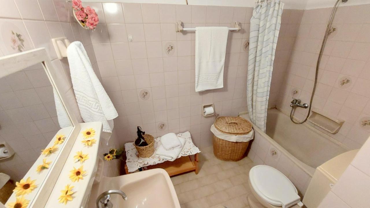 Lourantos Studios & Apartments バティ エクステリア 写真