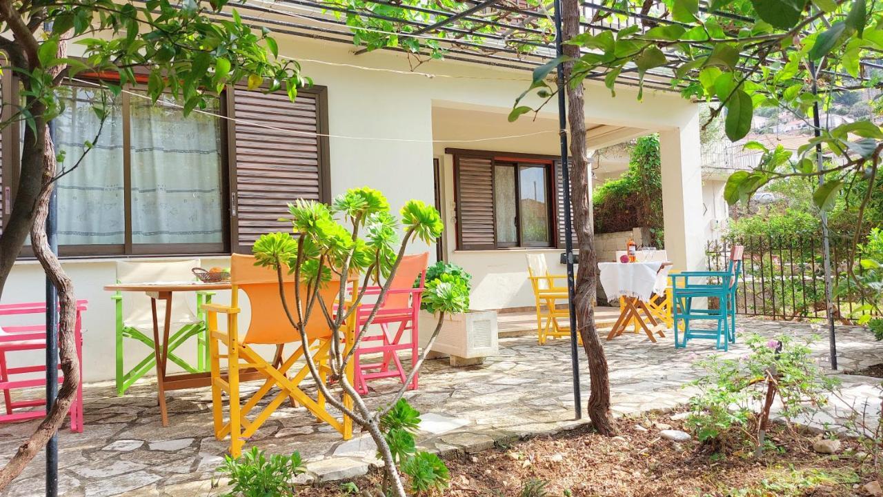 Lourantos Studios & Apartments バティ エクステリア 写真